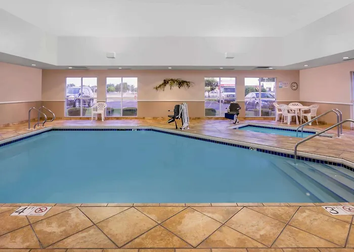 Super 8 By Wyndham Madison South