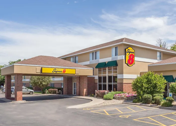 Super 8 By Wyndham Madison South